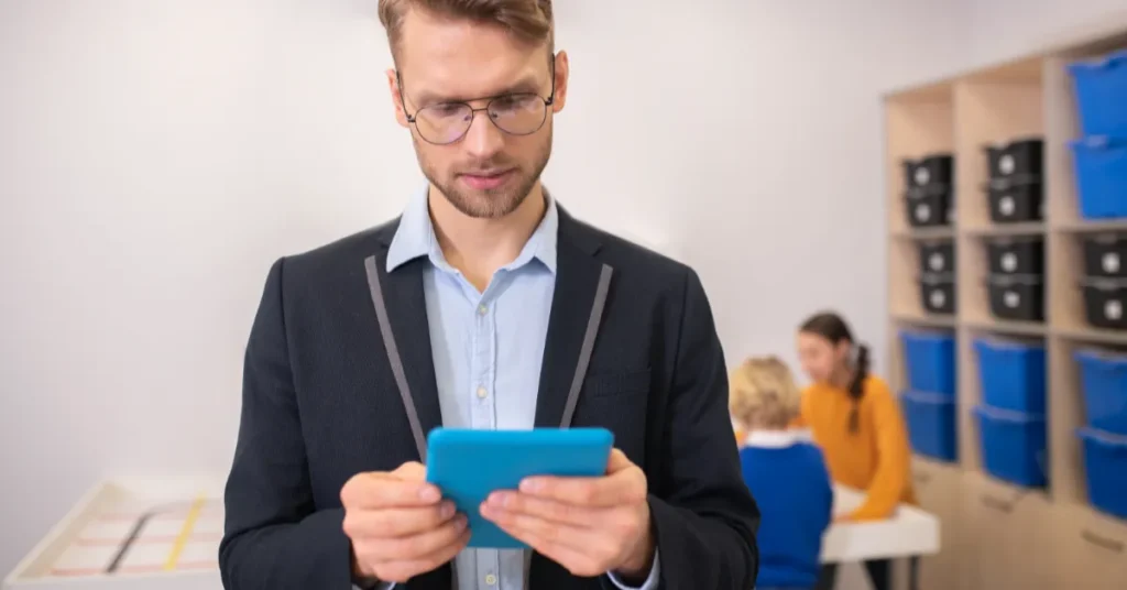 Hr menggunakan aplikasi hris