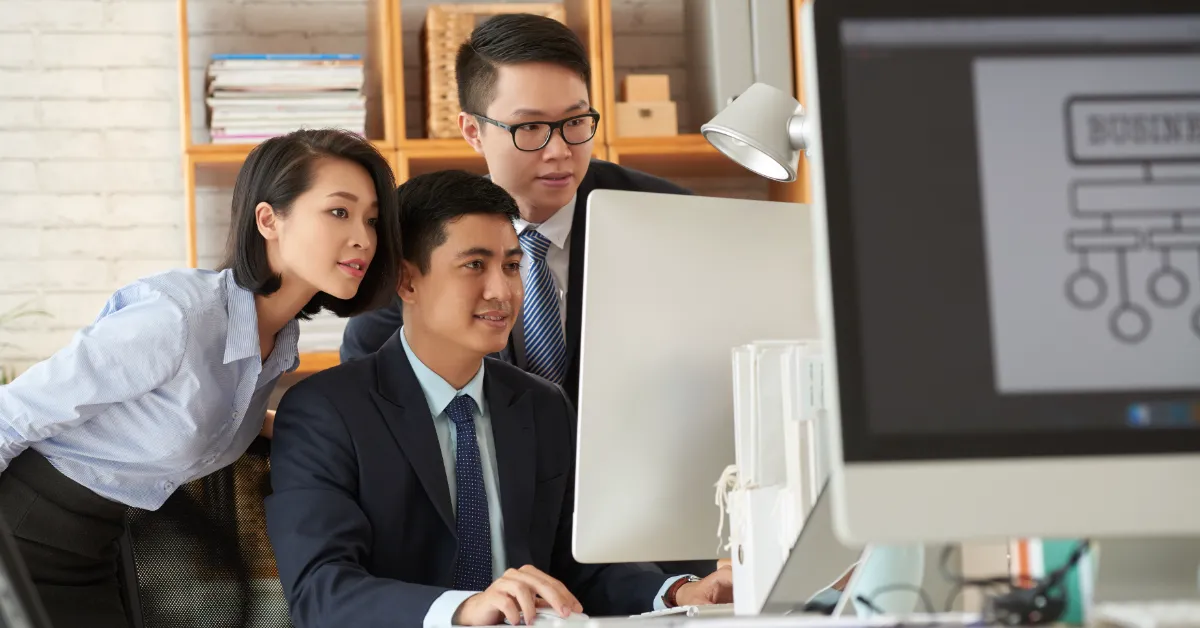 Hr reviewing attendance report