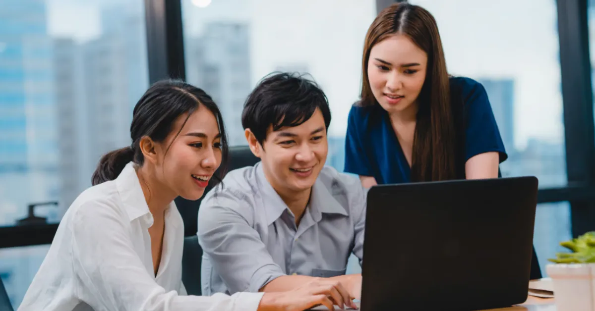 Hr reviewing attendance report